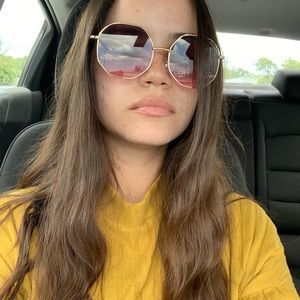 Meet your Posher, Sharon